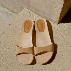 doen alix sandal in mustard suede